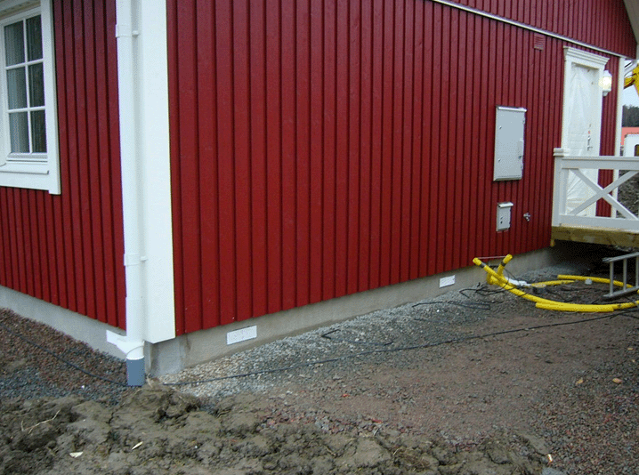 Färdigt hus med balkgrund